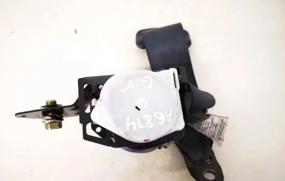 Middle seatbelt (rear)