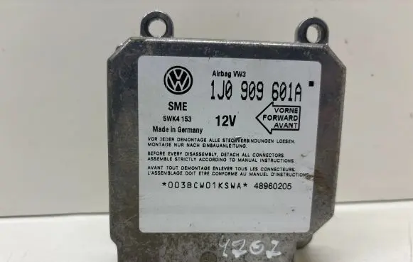 Audi A3 S3 8L Airbag control unit/module 1J0909601A