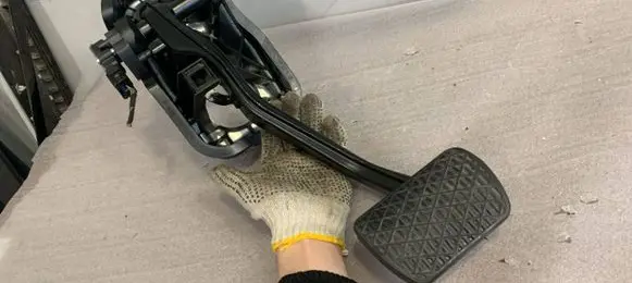 Mercedes-Benz EQC Brake pedal a2052900618