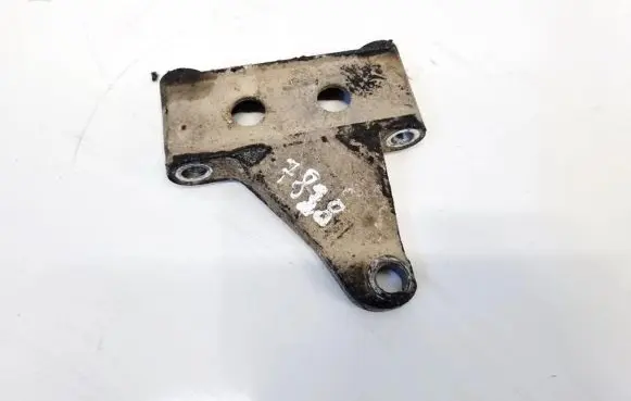 Subaru Forester SF Engine mounting bracket