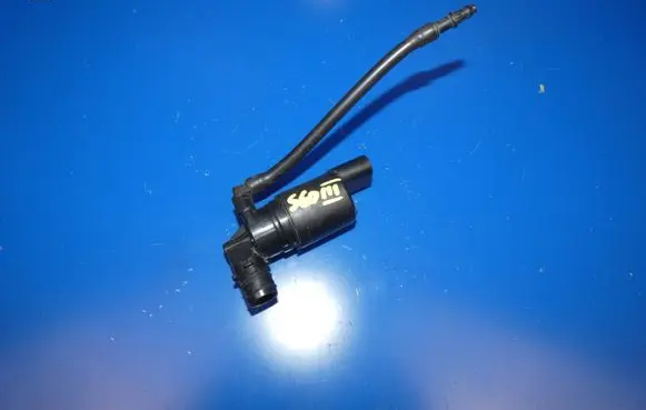 Volvo S60 Windscreen/windshield washer pump