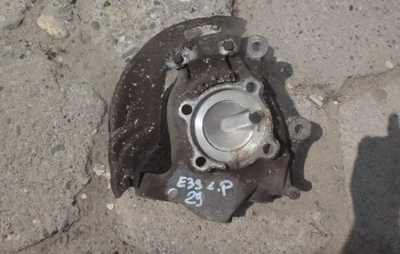 BMW 5 E39 Front wheel hub spindle knuckle