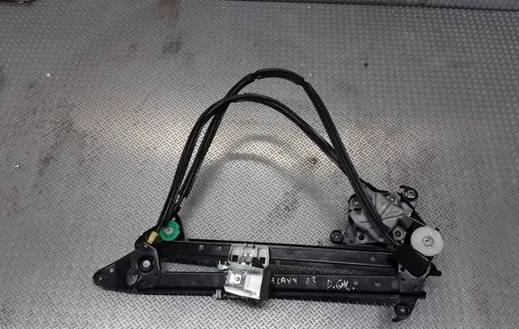 Rear door manual window regulator