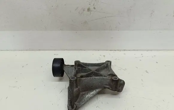 Volkswagen PASSAT B5 A/C compressor mount bracket 071260885