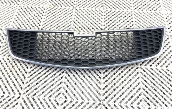 Chevrolet Cruze II Front grill 96832937