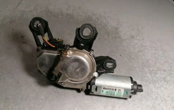 Audi A4 S4 B5 8D Rear window wiper motor 8R0955711C