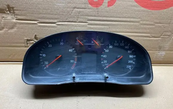Volkswagen PASSAT B5 Speedometer (instrument cluster) 3B0919881N 1100087940