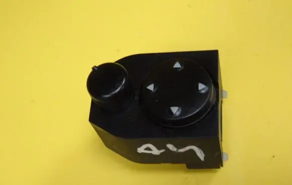Audi A4 S4 B6 8E 8H Wing mirror switch 8D0959565