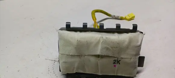 Toyota Prius (NHW20) Passenger airbag 8214047020