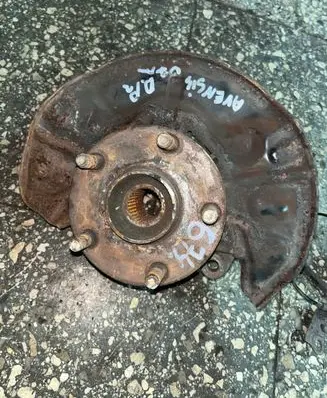 Toyota Avensis T250 Front wheel hub
