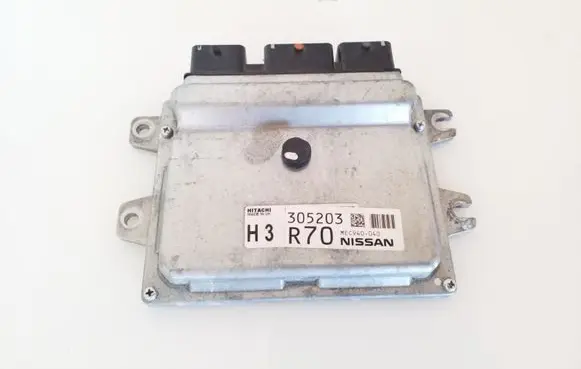Nissan Juke I F15 Engine control unit/module 305203 MEC940040 R70