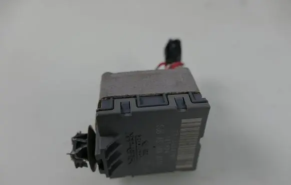 Honda CR-V Relay mounting block T01325X1NF