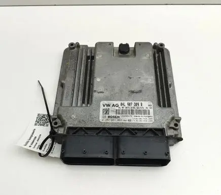 Volkswagen PASSAT B8 Engine control unit/module 04L907309R 0281031066