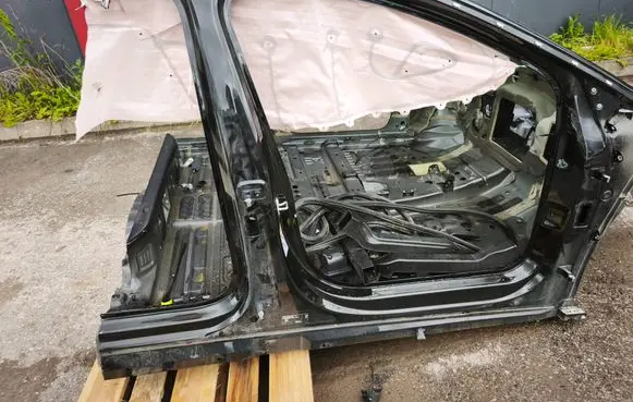 Volkswagen ID.7 Front sill (body part)