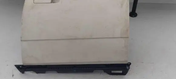 Volkswagen PASSAT B8 Glove box 09227001