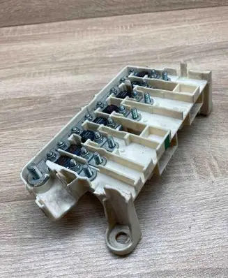 BMW 5 E39 Battery relay fuse 8365530