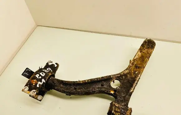 Mercedes-Benz A W176 Front lower control arm/wishbone 