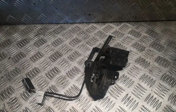 BMW 5 E39 Tailgate window lock/catch/latch 8238469