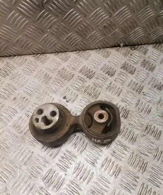 Honda Accord Engine mount bracket
