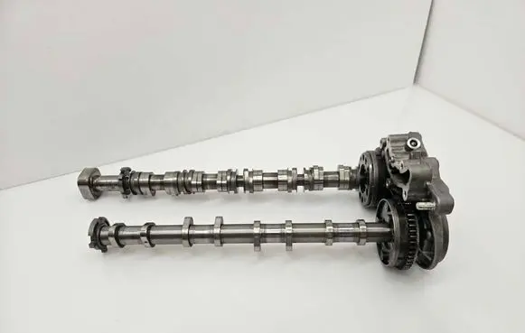 Volkswagen Golf VII Camshaft 06K109247E 06L101E