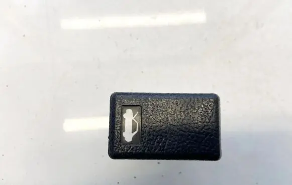 Engine bonnet (hood) release handle