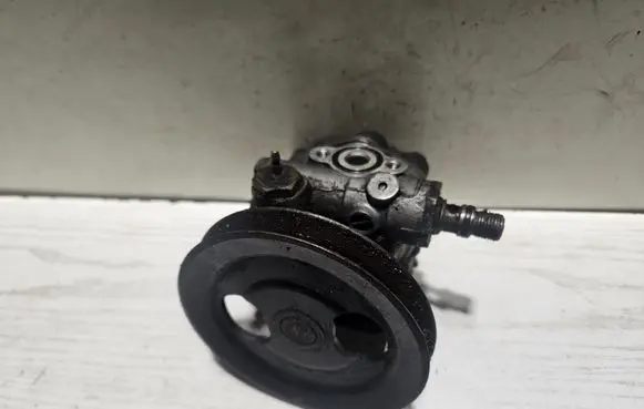 Mitsubishi Galant Power steering pump 2417X8