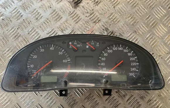 Volkswagen PASSAT B5 Speedometer (instrument cluster) 3B0919861B