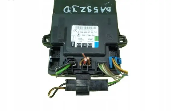 Mercedes-Benz B W245 Central body control module A1699000700 WP296