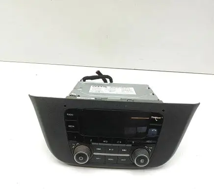 Iveco Daily 6th gen Radio/CD/DVD/GPS head unit 5803032937 28780942