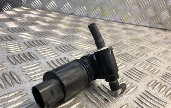 Mini Cooper Countryman R60 Windscreen/windshield washer pump 2751743