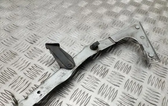 Audi A5 8T 8F Fender mounting bracket 8T0821135C