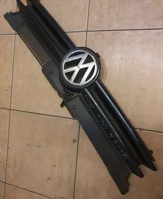 Volkswagen Golf IV Front grill 1J0853655G 1J0853651H
