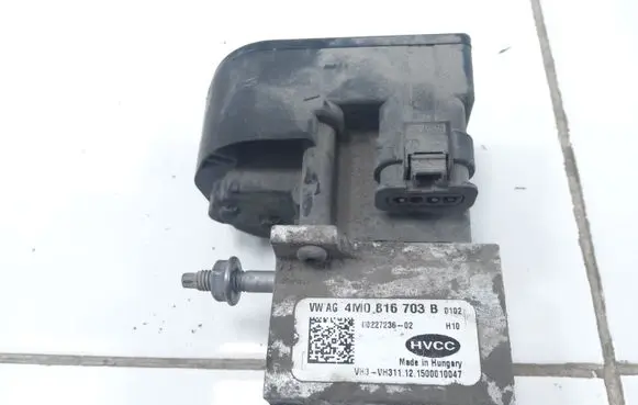 Volkswagen Golf VII Other engine bay part 4M0816703B