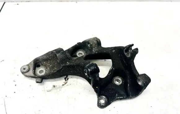 Peugeot 407 Engine mounting bracket