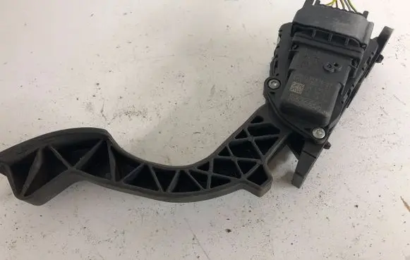 Ford Focus Accelerator throttle pedal 4M519F836AH