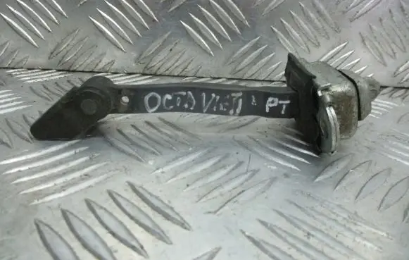Skoda Octavia Mk2 (1Z) Rear door check strap stopper