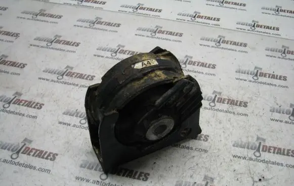 Toyota Avensis T270 Engine mount bracket