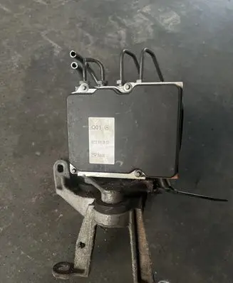 Mercedes-Benz E A207 ABS Pump A2124313512 2124313512