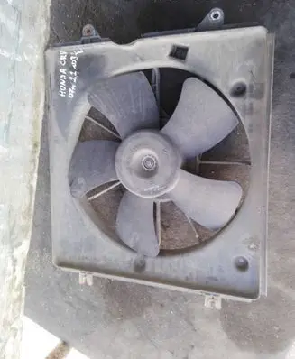 Honda CR-V Radiator cooling fan shroud