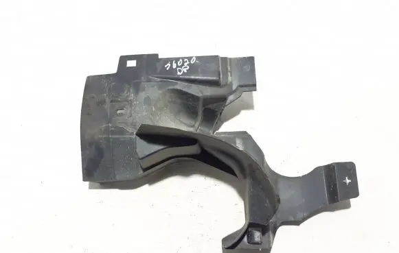 Front wheel arch liner splash guards