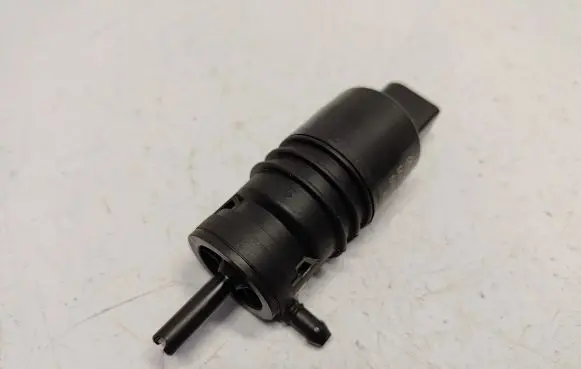 BMW X3 E83 Windscreen/windshield washer pump 8362154 67128362154 67120154873