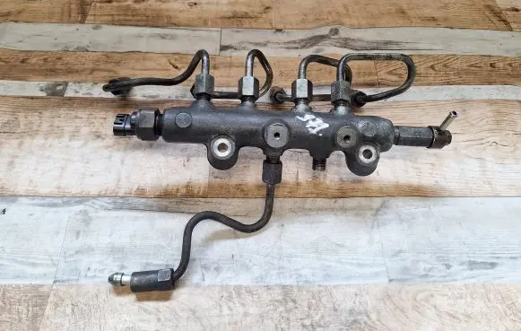 Mazda 5 Fuel main line pipe