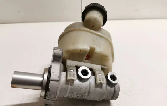 Brake fluid reservoir