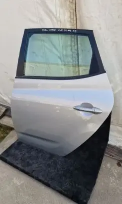 Hyundai ix20 Rear door