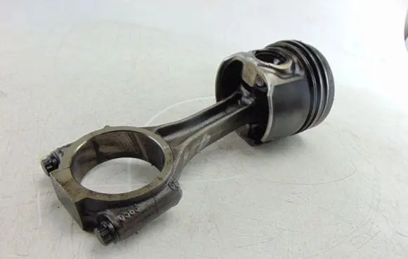 Volkswagen Polo VI Piston 
