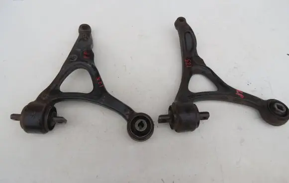 Volvo XC90 Front lower control arm/wishbone 8646614