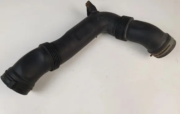 Volkswagen Jetta V Air intake hose/pipe 1K0129618AJ