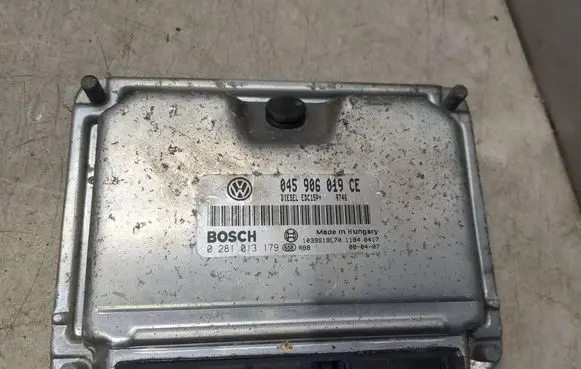 Volkswagen Golf IV Engine control unit/module 045906019CE 1039S19970 0281013179