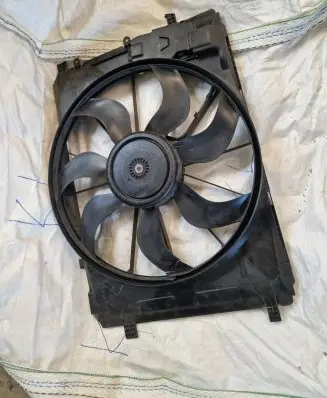 Mercedes-Benz B W246 W242 Electric radiator cooling fan 3135103798 1137328656