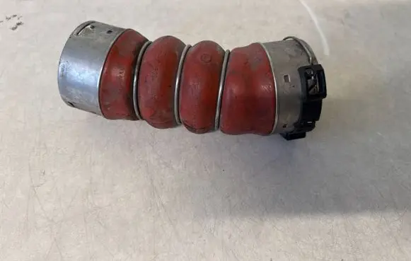 BMW 6 F06 Gran coupe Intercooler hose/pipe 7805401